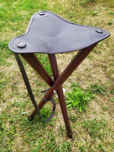 Trojnožka 50cm - tmavohnědá